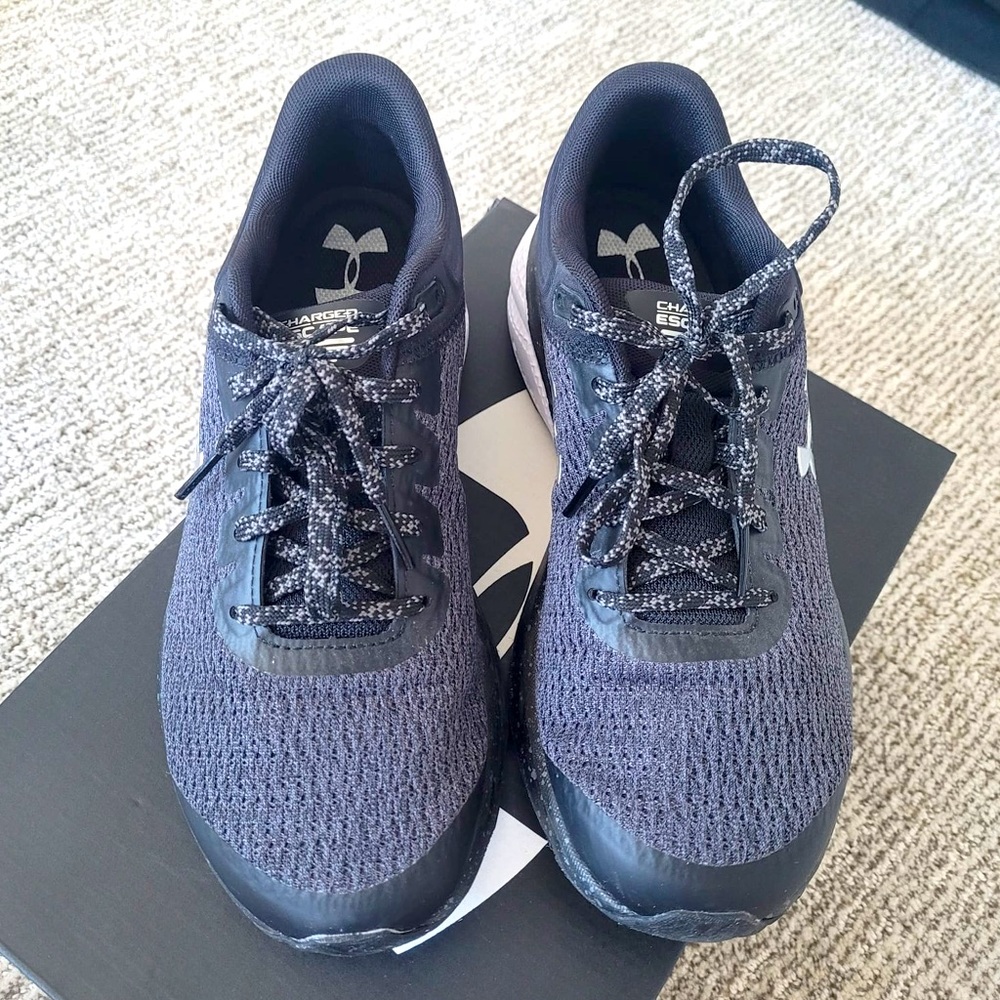 Size 8.5 UA Charged Escape 3 Runners
